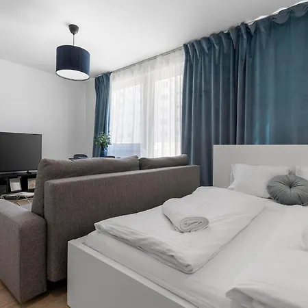 Blue Moon With Free Parking Pozsony